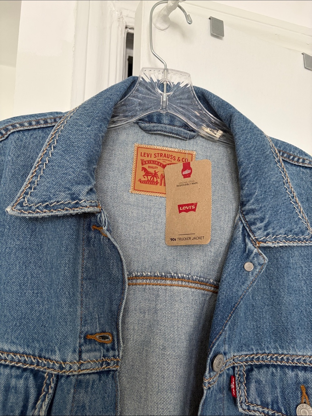 Levi's Medium wash Blue Denim Jean Jacket NWT - Picture 4 of 8